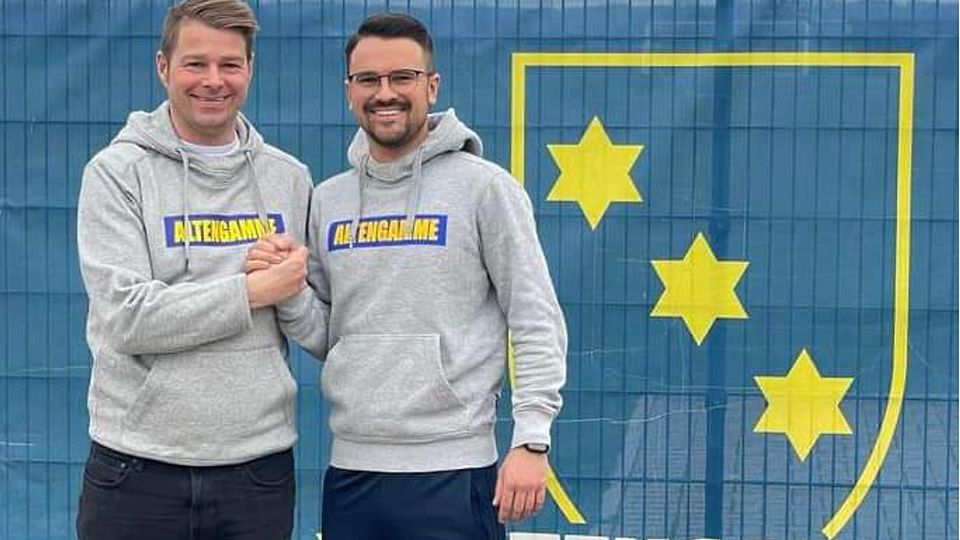 Auf gute Zusammenarbeit: Philipp Mohr (re., Manager SV Altengamme) freut sich über die Verpflichtung von Co-Trainer Marco Theetz.
