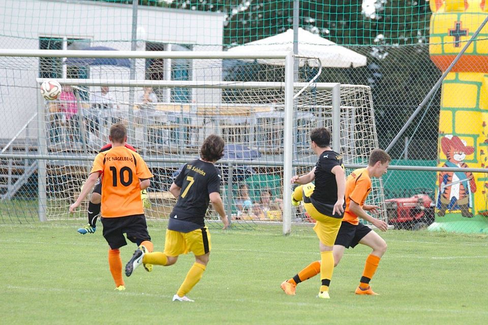 Die TSG Solnhofen (schwarz) bastelt nach dem Abstieg am Neuanfang. F: Hannes Rupp