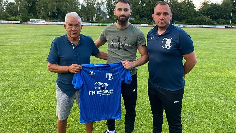 Sportlicher Leiter Toni Scolaro, Dastit Bulliqi und Co-Trainer Giuseppe Caramanno bei der Vorstellung.