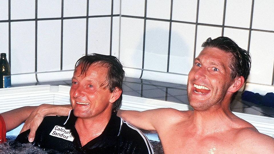 Bundesliga, wir kommen: Lorenz Köstner und Alex Strehmel bei der Aufstiegsfeier 1999.