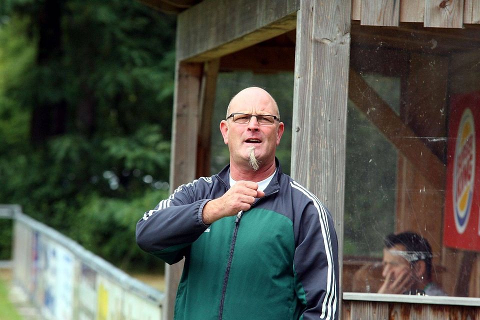 Seit Sonntagabend nicht mehr Trainer des VfL Sittensen: Hartmut Schwolow.Foto Krause