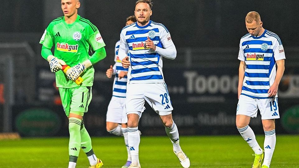 Florian Egerer (mitte) könnte den MSV Duisburg im Winter noch verlassen.