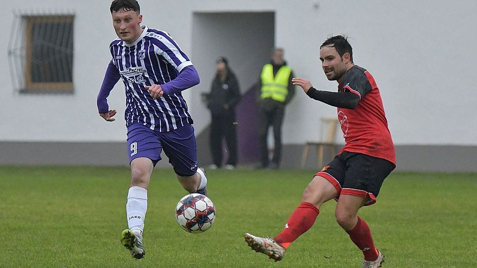 Überraschend deutlich verlor der Freie TuS (rechts Thomas Maier) in Laub.