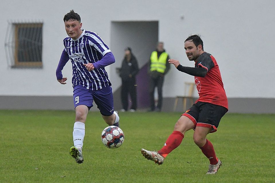 Überraschend deutlich verlor der Freie TuS (rechts Thomas Maier) in Laub.