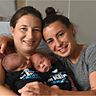 Die verheirateten Zweitliga-Spielerinnen Sarah und Tanja Grünheid sind Eltern geworden. Tochter Louisa und Sohn Phil Luis kamen binnen drei Minuten zur Welt – aber an zwei verschiedenen Tagen.
