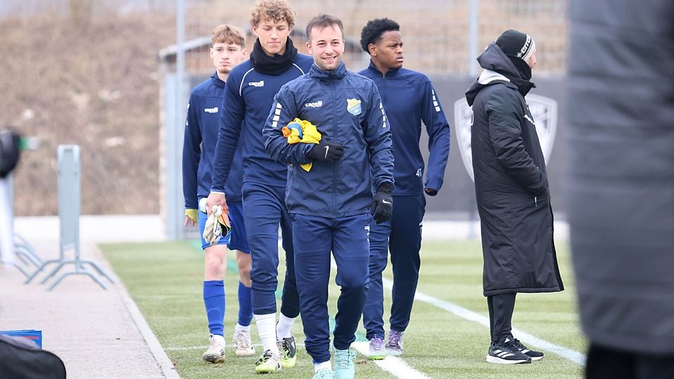 Zweites Spiel für den FC Pipinsried in der Vorbereitung: Nach dem FC Ingolstadt II fordert das Team um Angelo Mayer (M.) heute Landesliga-Spitzenteam Pfaffenhofen.