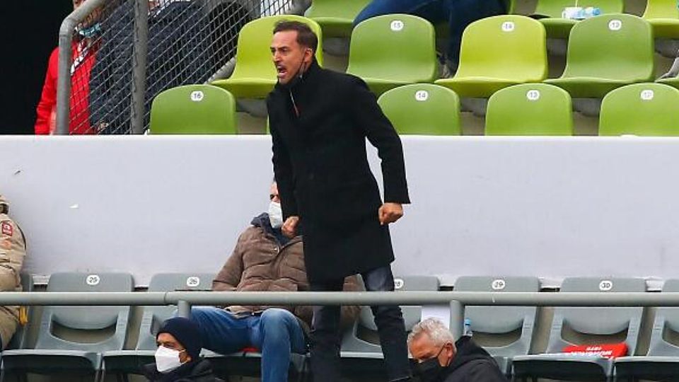 Dienstanweisung? Türkgücü-Präsident Hasan Kivran brüllt im Derby gegen 1860 Richtung Spielfeld. 