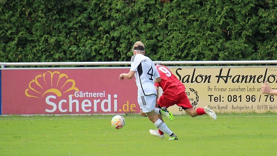 Kann der FC Hofstetten (weißes Trikot) gegen Rott-Lech vorlegen?
