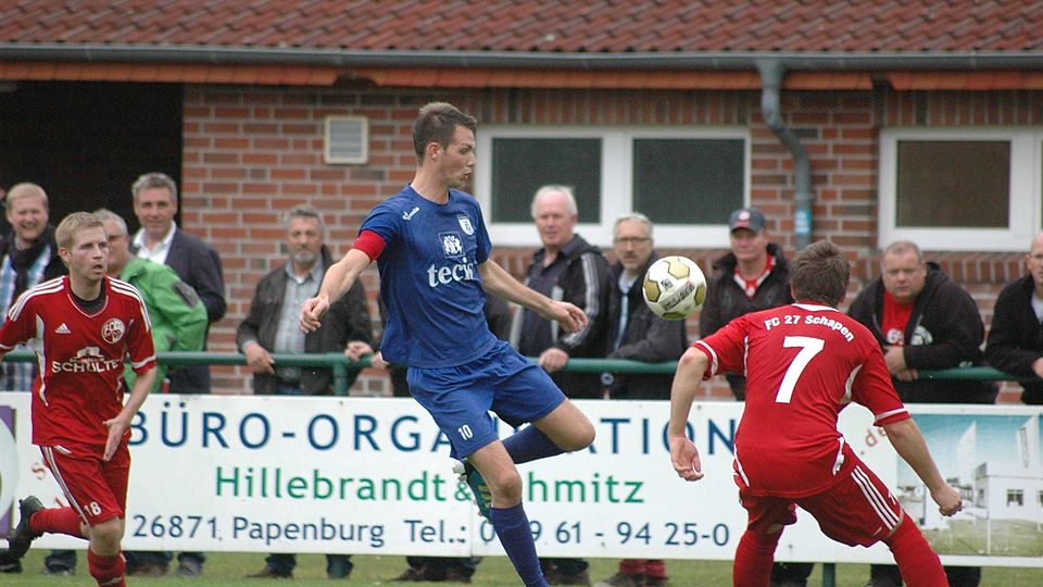 Glich den Rückstand aus: Papenburgs Kapitän Heiko Sandersfeld traf zum 1.1 gegen Schapen. Teamkollege André Sick erzielte später mit einem Traumtor den Siegtreffer.  Foto: Stefan Schaa