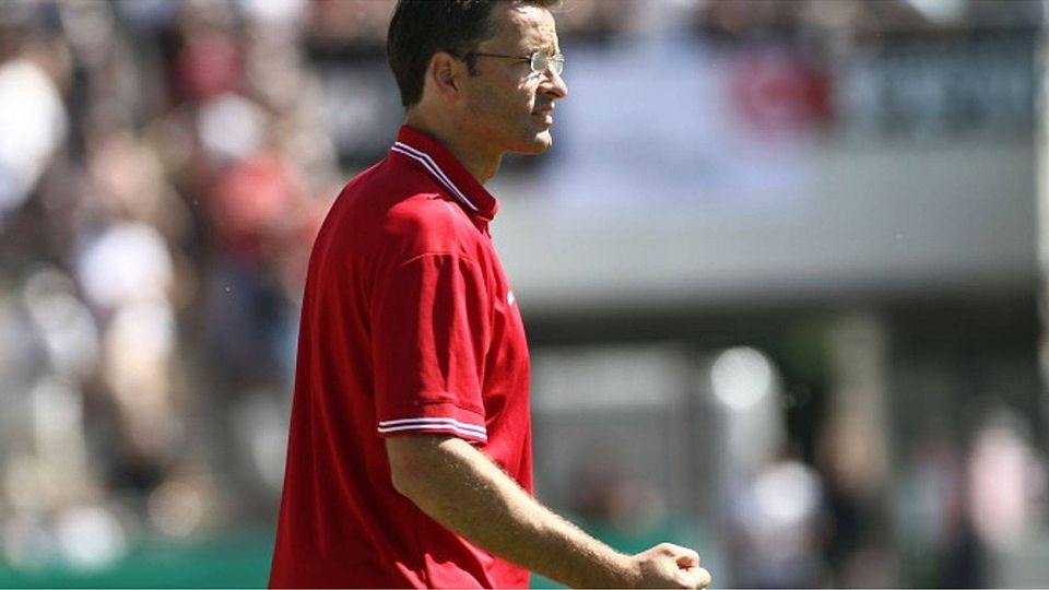 Siegesfaust: Trainer Alexander Schur konnte bislang nicht so oft mit der U 19 der Eintracht jubeln, wie erhofft. 	Archivfoto: Eintracht
