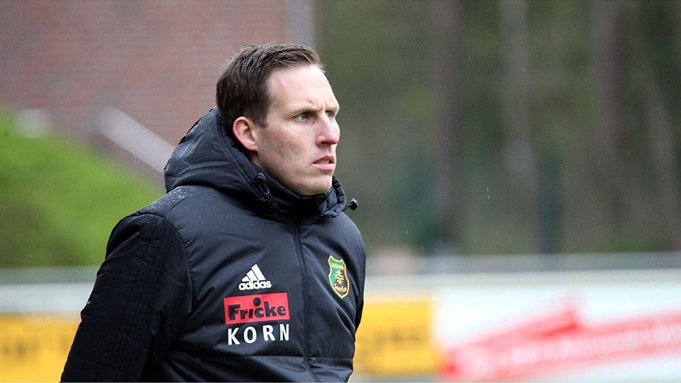Hendrik Lemke bleibt auch in der kommenden Saison Trainer des Heeslinger SC. Foto: Krause Krause