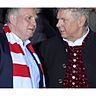 Fußballerisch die Höhe: Münchens Oberbürgermeister Dieter Reiter (hier mit Uli Hoeneß) macht keinen Hehl aus seiner Nähe zu den „Roten“. Vor WM-Spielen zählt er trotzdem nicht erst mal die Bayern-Spieler durch. F: Haag