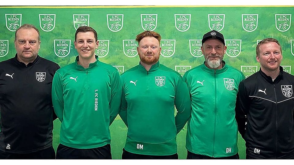 Der 1. FC Rieden präsentiert sein Trainerteam für die kommende Saison (von links): Chefcoach Bernd Scheibel, Co-Trainer Julian Pospiech, Trainer 2. Mannschaft Dominik Meidinger, neuer Trainer 2. Mannschaft Dominik Steup und Co-Trainer Martin Hillen.  