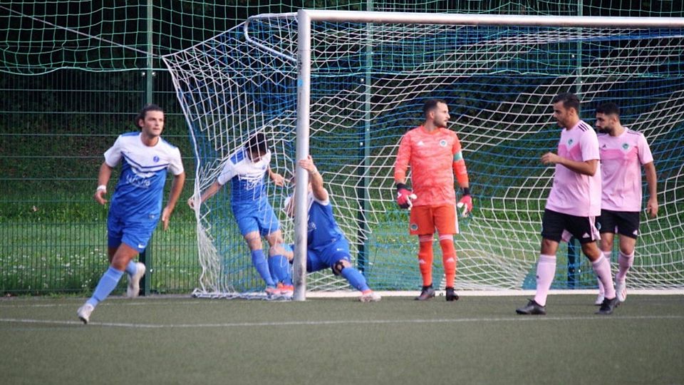 In der letzten Runde landen statt des Balls zwei Efferener im Tor von Brauweilers Keeper Tuna Bilgin und GW gewinnt mit 5:0. So soll es weiter gehen.