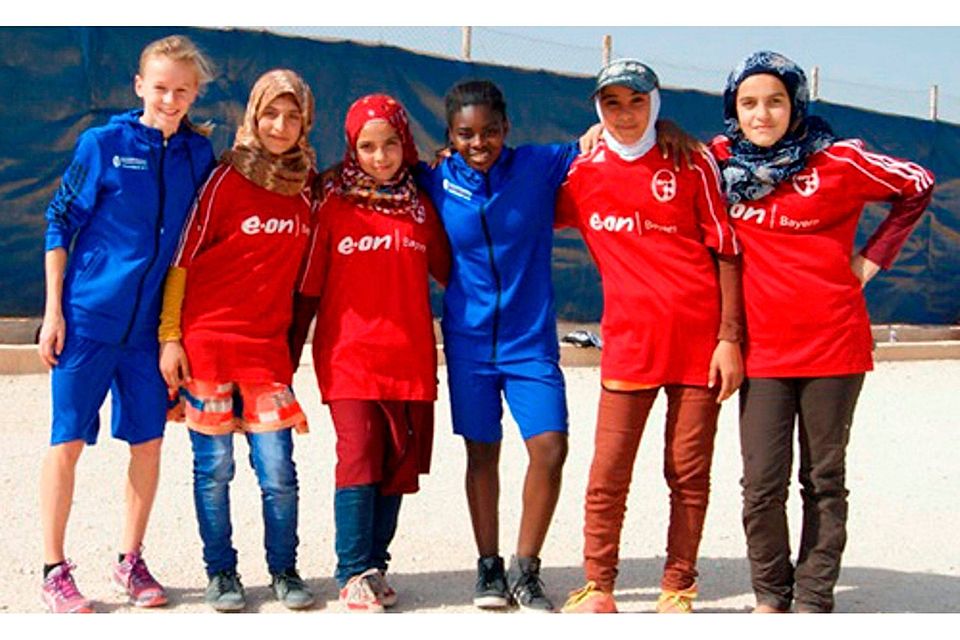 Neben dem Sport knüpften die bayerischen U16-Juniorinnen (l. Laura Donhauser) in Jordanien auch jede Menge freundschaftlichen Kontakte. Foto: Privat