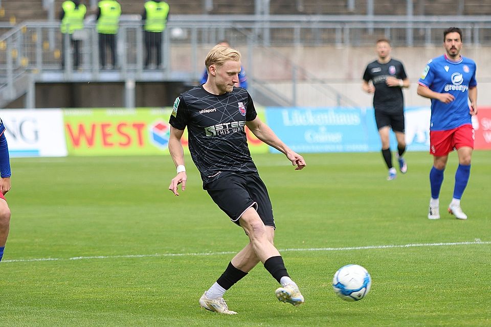 Die Wege von Tobias Peitz und dem Bonner SC werden sich – zur Überraschung des Mittelfeldspielers – trennen sich im Sommer. Die Wege von Tobias Peitz und dem Bonner SC werden sich – zur Überraschung des Mittelfeldspielers – trennen sich im Sommer.