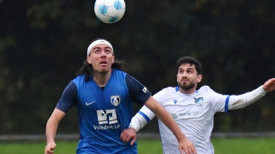 Nicolas Zeyer (links) erzielte das zwischenzeitliche 3:0 für den SC Lahr II.