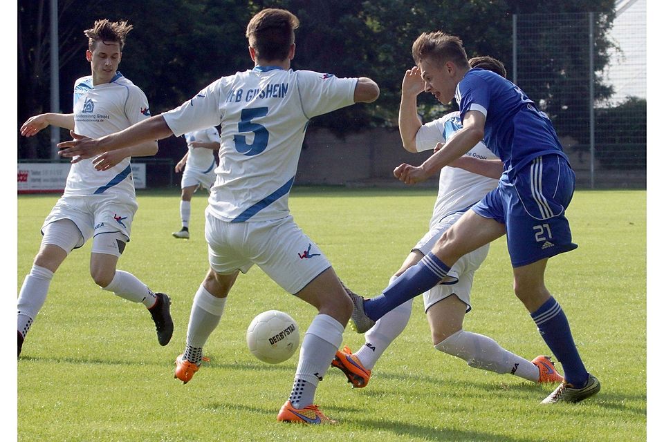 In der Vorrunde gewann der TSV Schott (blaue Trikots) 1:0 gegen Ginsheim. Im Finale war dann der SVG zu stark.