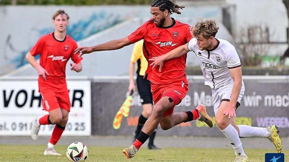 Morris Adelabu (links) ist aus der Neumarkter Bayernliga-Mannschaft nicht mehr wegzudenken.