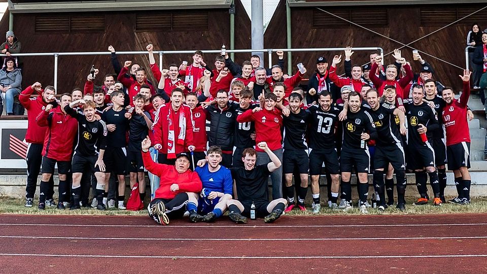 Wenn auch mit viel Glück, der SC Kirchenthumbach feiert nach einer schwierigen Spielzeit nachträglich den Klassenerhalt in der Kreisliga Nord.