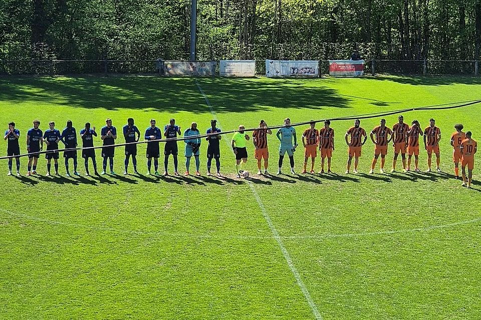 Kopstal (l.) schoss sich spät in Lasauvage zum Sieg und damit zum Aufstieg