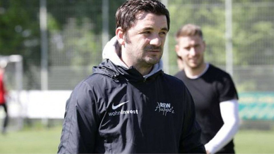 Der Fellbacher Trainer Verim Kica hat die Schlussminuten der Partie nicht mehr von der Seitenlinie verfolgt. Foto: Patricia Sigerist