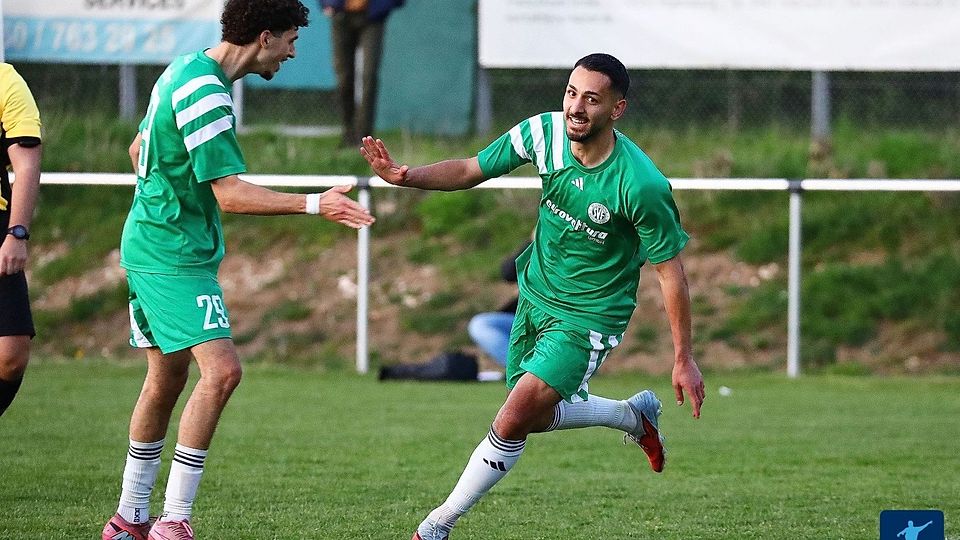 Fortuna Regensburg um 4:1-Torschütze Ediz Medineli feierte gegen den FC Coburg einen wichtigen Heimsieg und verschafft sich im Abstiegskampf etwas Luft.