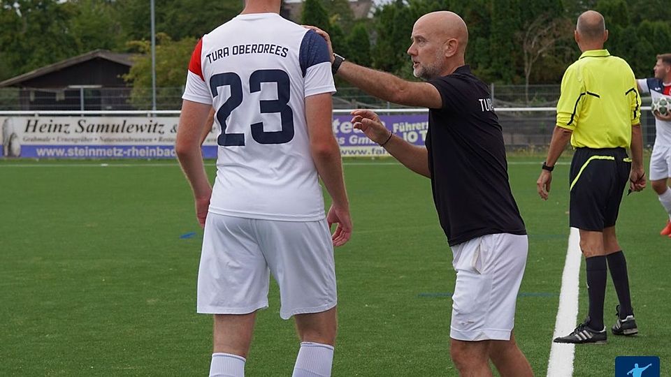 Trainer Wolfgang Schlösser und TuRa Germania Oberdrees will dem Spitzenreiter Paroli bieten