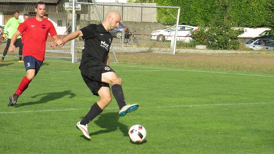 Weinheim (schwarz) möchte schön und erfolgreich spielen. F: Kaiser