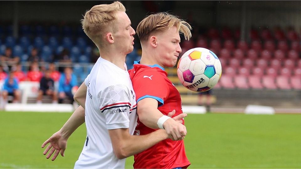   Maurits Nagel (rechts) glich für D/A II zum 1:1 aus. Foto: Berlin (Archiv)
