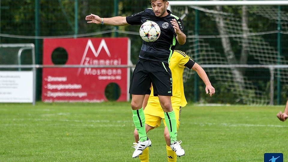 Die FV Kreuznacher Kickers (hier in schwarz) kamen nicht über ein 3:3 gegen den VfL Sponheim hinaus.