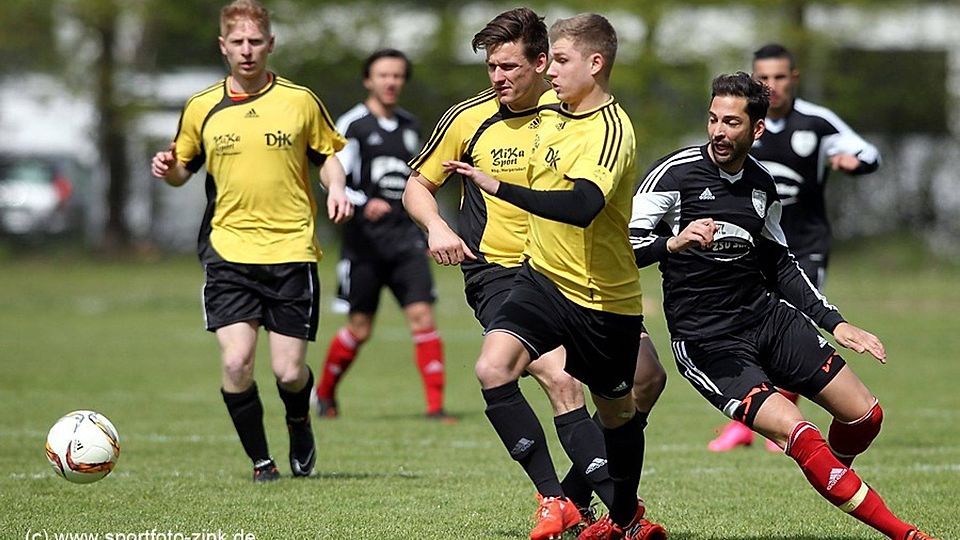 Die DJK Eibach (in Gelb) muss sich im Keller behaupten, der Co-Trainer ist aber sicher, dass es mit dem Klassenverbleib klappt. F: Zink