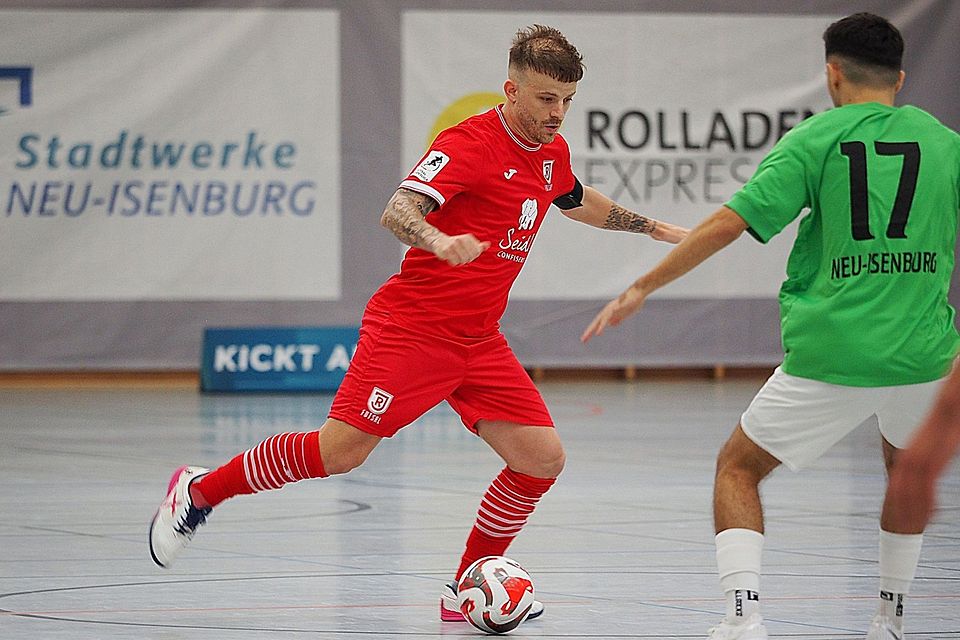 Der langfristige Ausfall von Spielertrainer Lucas Kruel tut den Regensburger Futsalern weh. Der langfristige Ausfall von Spielertrainer Lucas Kruel tut den Regensburger Futsalern weh.