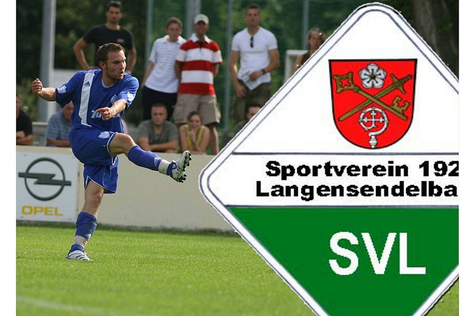 David Wägner - hier noch im Trikot des FSV Bruck - wird auch 2014/15 für den SV Langensendelbach gleichzeitig auf Torejagd gehen und das Team coachen (F.: Zink / Montage: FuPa).