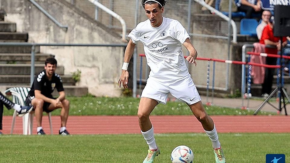 Berkan Celebi von der SG Eintracht Bad Kreuznach dribbelt ab kommenden Montag in der Baller League.