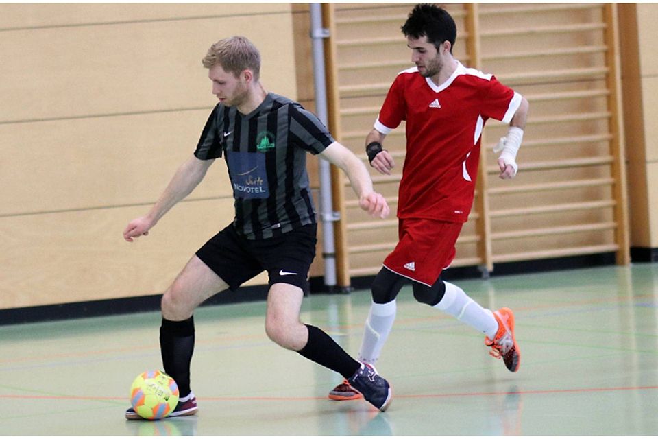 Durststrecke beendet: Felix Beck (l.) und der TSV Neuried II holten ihren ersten Punkt seit 655 Tagen. Dagmar Rutt Durststrecke beendet: Felix Beck (l.) und der TSV Neuried II holten ihren ersten Punkt seit 655 Tagen. Dagmar Rutt