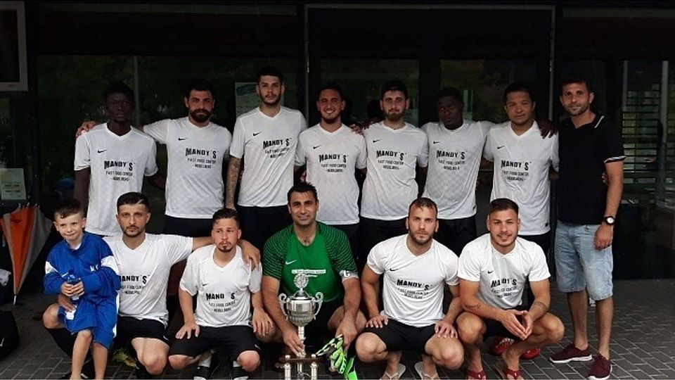 Der KSC Schwetzingen sicherte sich den Wanderpokal des SERPA-Sommer-Cups. F: Öztürk