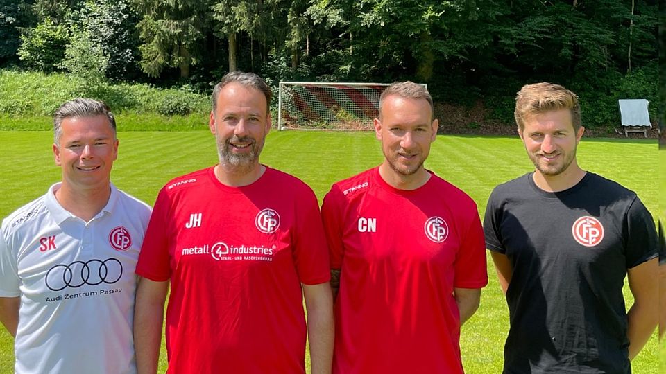 Die beiden Sportlichen Leiter Stefan Kurz (li.) und Christian Wolf (re.) mit den beiden Übungsleitern Johannes Hofer (zweiter von links) und Christian Nußhart