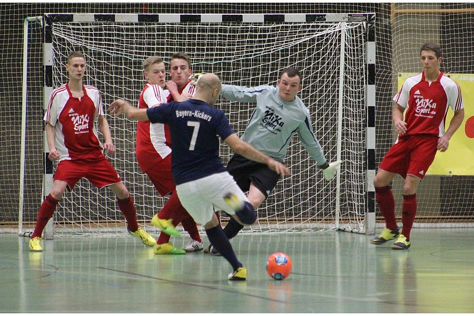 Wer schnappt sich dieses Jahr die Futsal-Krone im Bezirk? Archiv: Schwabacher Tagblatt