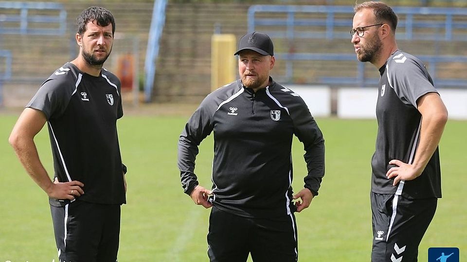 Nach dem Einzug ins Halbfinale um die Deutsche Meisterschaft mit den B-Junioren übernimmt Matthias Mincu (r.) einen neuen Posten im Nachwuchs des 1. FC Magdeburg.