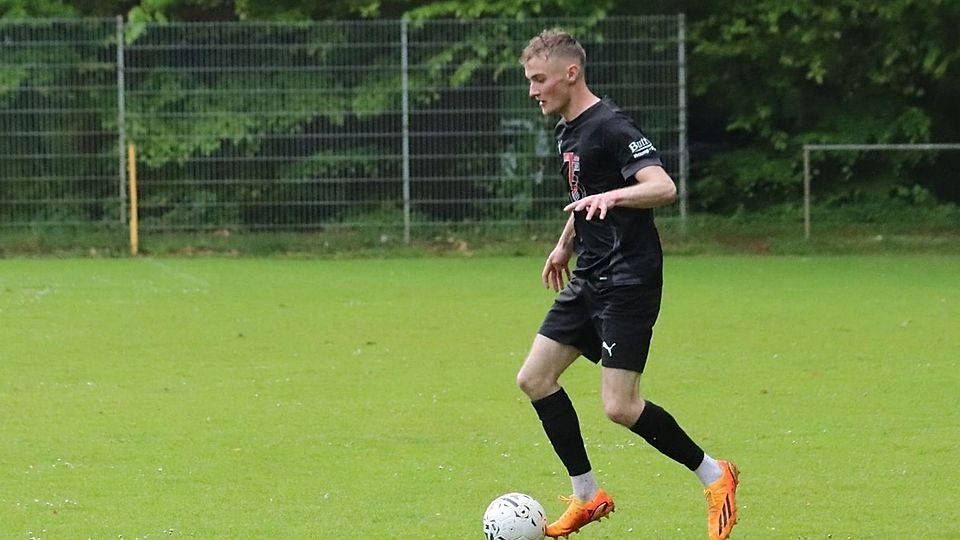 Eric Becker wurde in Agathenburg verabschiedet. Er läuft künftig für den VfL Güldenstern Stade auf.