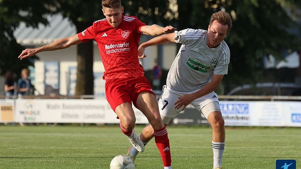 Ein intensives Duell lieferten sich Ergoldings Thomas Huf und Neufraunhofens Tobias Brenninger bereits beim 0:0 im Hinspiel. Am Freitagabend wird ein ebenso heißes Duell der beiden Rivalen erwartet.