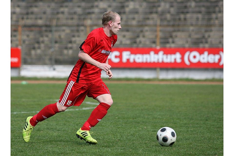 Erzielte das 7:0: FCF-Mittelfeldspieler Steven Jönson war einer der sieben Frankfurter Torschützen. Foto: Michael Benk