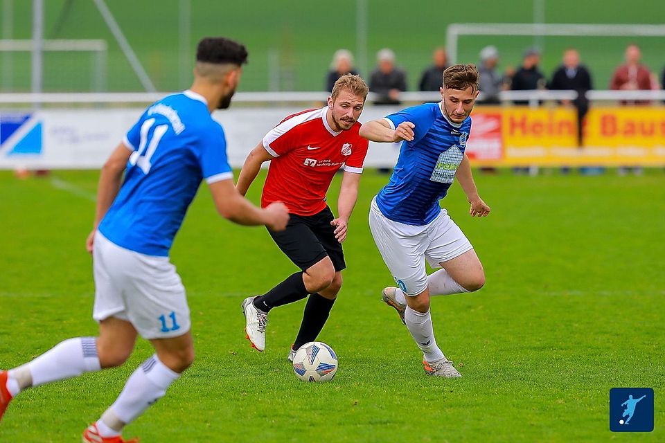 Mit einem 1:1-Unentschieden trennten sich der FC Rennertshofen (in rot) und der SC Griesbeckerzell.