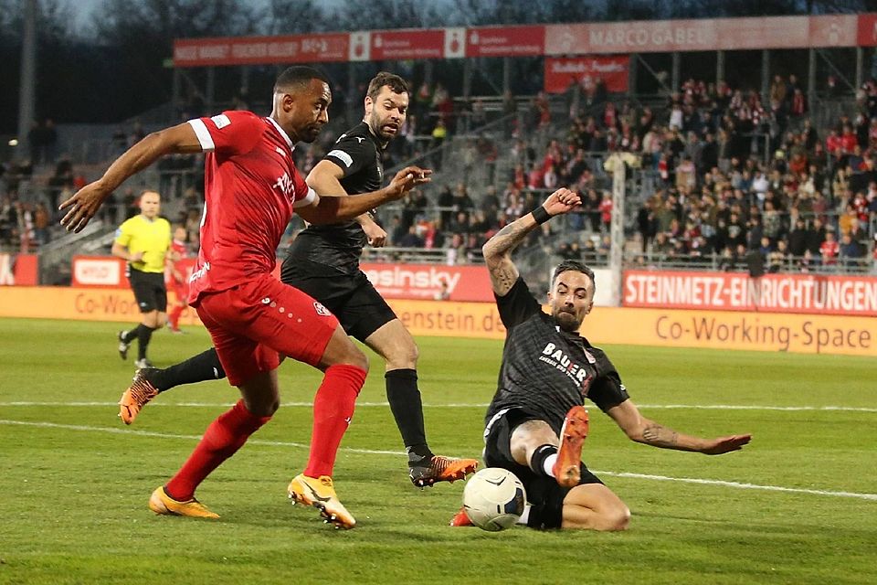 Bei den Würzburger Kickers holt der TSV Buchbach im zwölften Anlauf den ersten Auswärtspunkt der Saison.