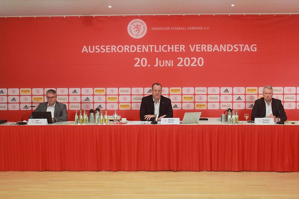 Die HFV-Führung mit (v.l.) Schatzmeister  Ralf Viktora, Präsident Stefan Reuß und Vize Torsten Becker.