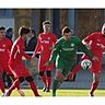 Mit vereinten Kräften: Der ISC Fürth (rote Trikots) gehört auch zu den defensiv stärksten Teams der Region    F: Zaim
