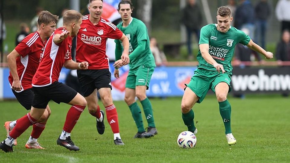 Kaum zu stoppen: Jannik Göller (re.) vom TSV Großbardorf hat bereits 23 Treffer erzielt - Bestwert aller 5 bayerischen Landesligen! 