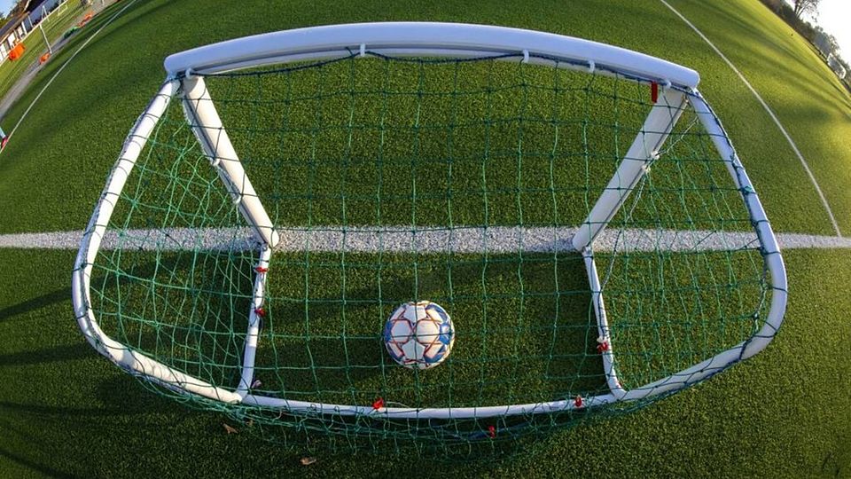 Ball im Tor: Diesen ernüchternden Anblick musste Schwaibachs Torhüter Philipp Fels gleich 18 Mal ertragen. 