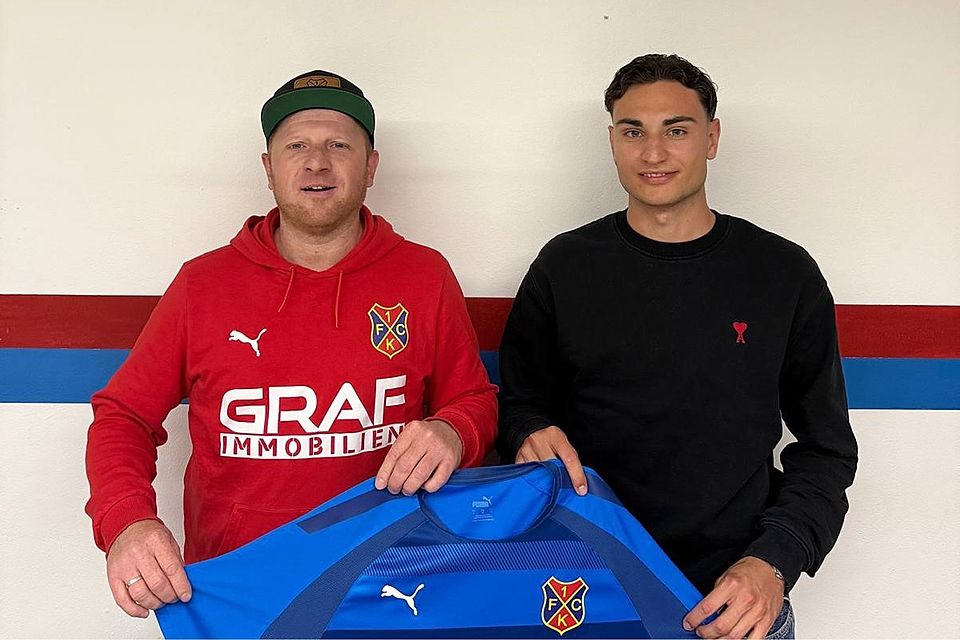 Sportlicher Leiter Thomas Iglhaut (links) freut sich auf Rückkehrer Alexander Kautz.